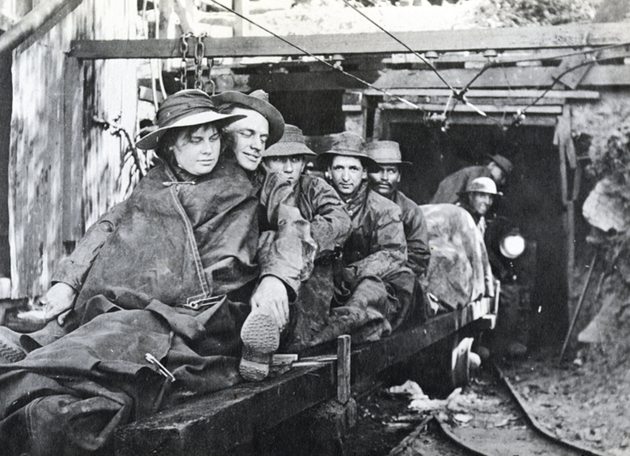 Workers at the Mission Tunnel entrance in 1911